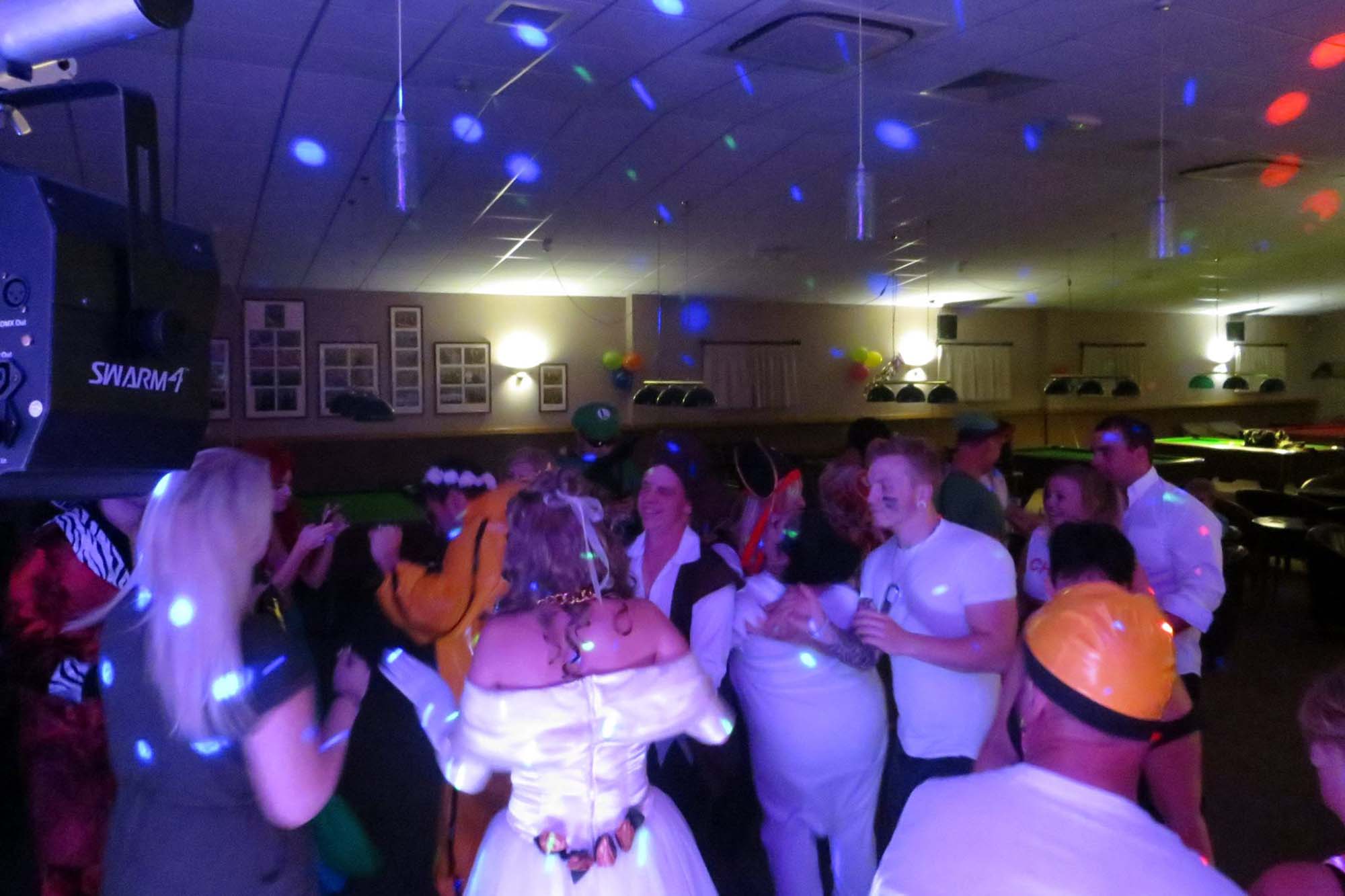 Mobile DJ & entertainer in Norfolk, Cambridgeshire, Suffolk & Lincolnshire